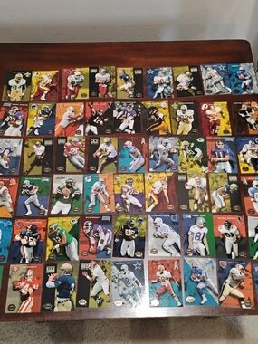 1993-1994 SkyBox Premium Football Trading Cards